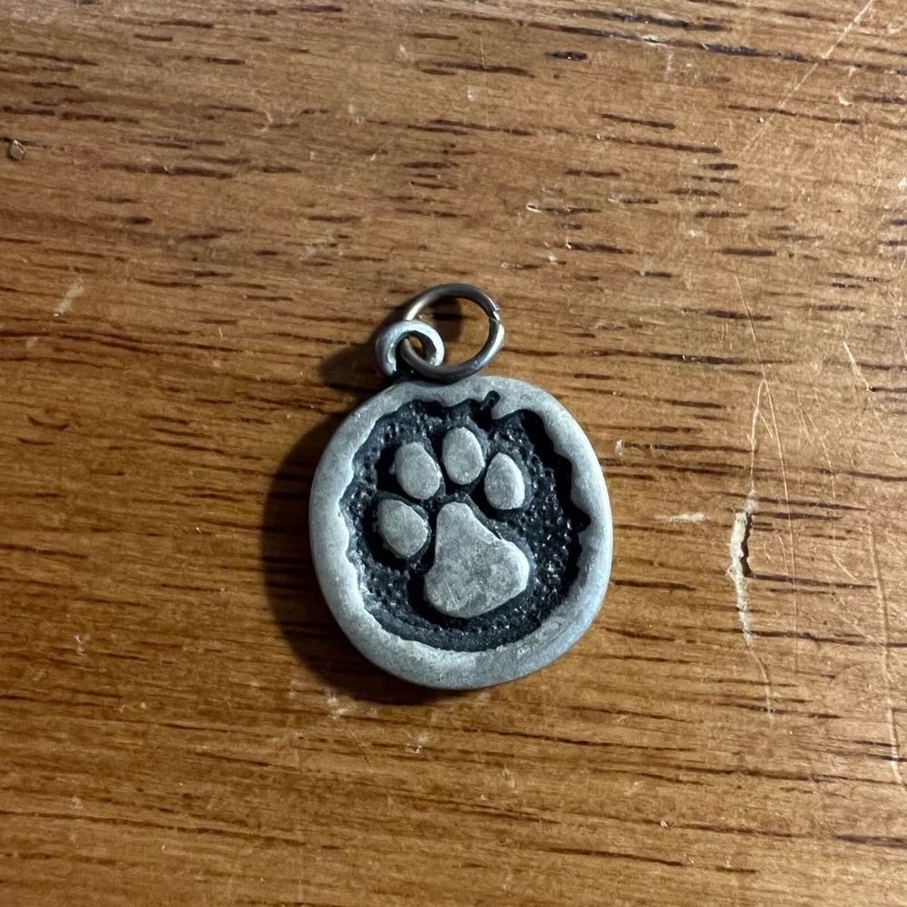 🐾 Dog paw print charm